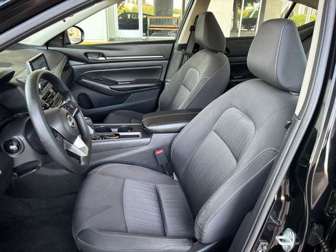 Used 2025 Nissan Altima 2.5 SV FWD image 27