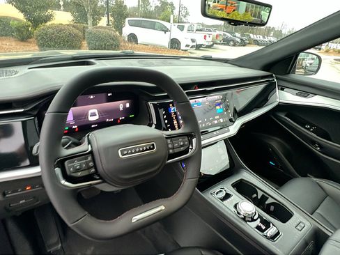 Used 2024 Jeep Wagoneer Launch Edition image 24