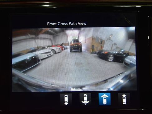 Used 2020 Chrysler Pacifica Limited FWD image 30