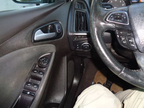 Used 2016 Ford Focus SE w/ Equipment Group 201A image 21