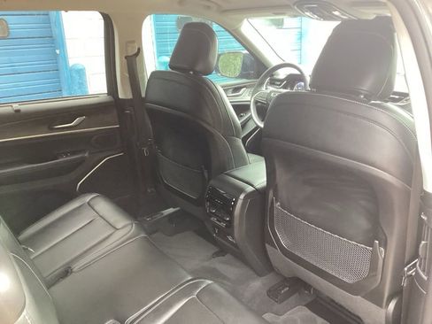 Used 2024 Jeep Grand Cherokee L Limited w/ Luxury Tech Group II AWD/4WD image 40