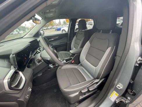 Used 2025 Chevrolet TrailBlazer LT image 34