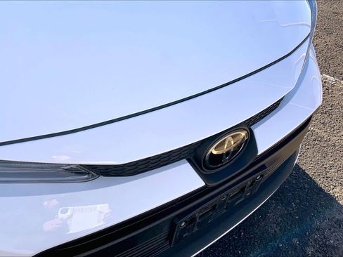 Used 2025 Toyota Corolla LE image 28