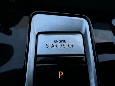 Used 2025 Volkswagen Atlas SE image 26