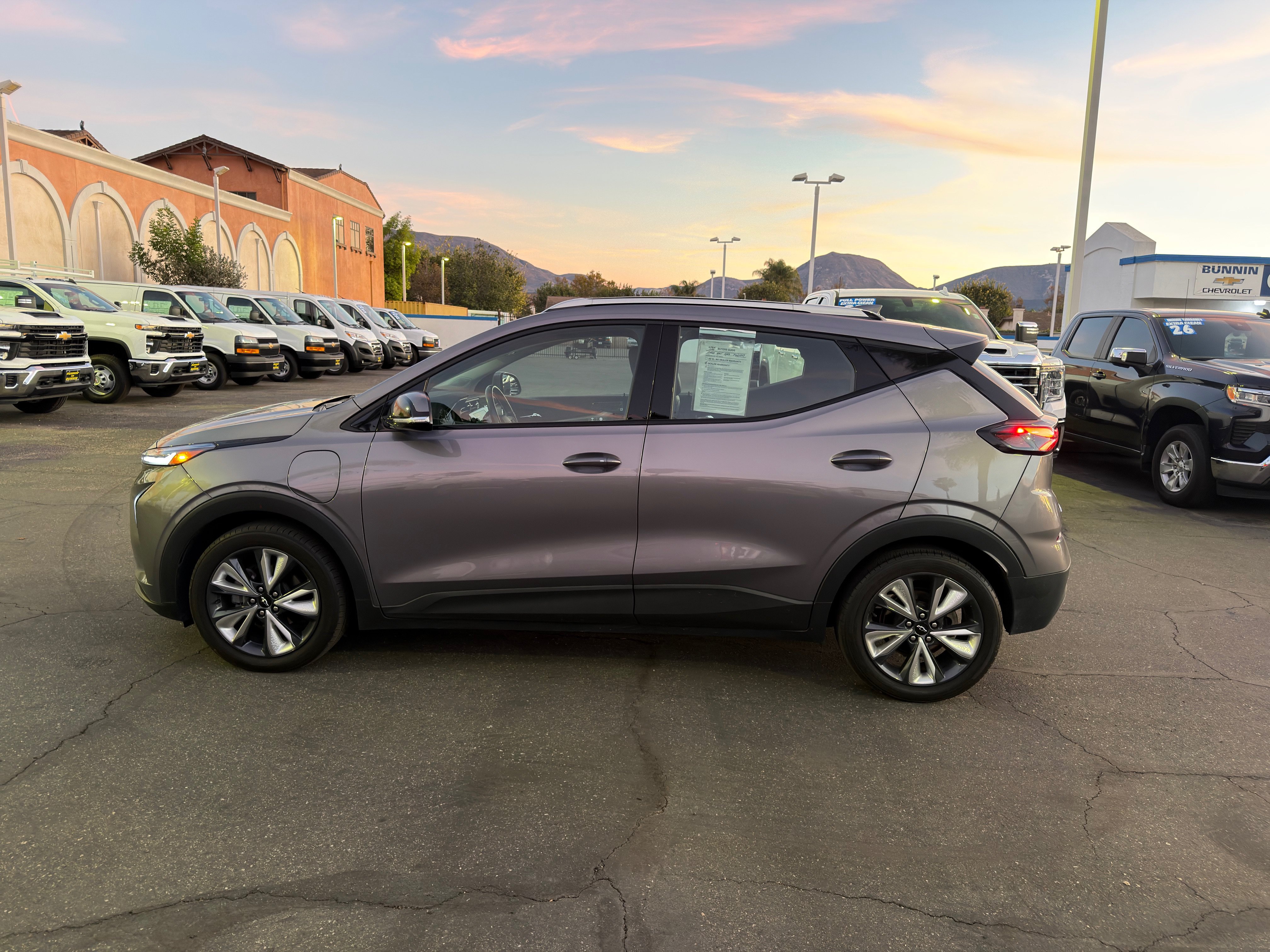 Used 2023 Chevrolet Bolt EUV LT w/ Convenience Package FWD image 5