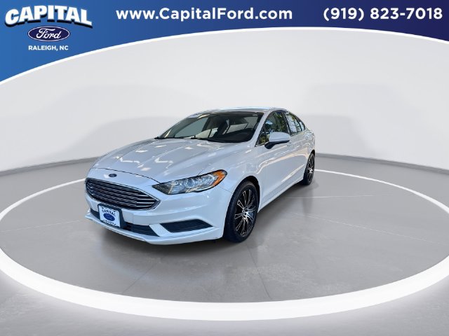 Certified 2018 Ford Fusion SE w/ Fusion SE Technology Package FWD image 4