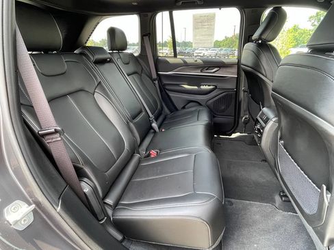 Certified 2025 Jeep Grand Cherokee Limited w/ Luxury Tech Group II AWD/4WD image 45