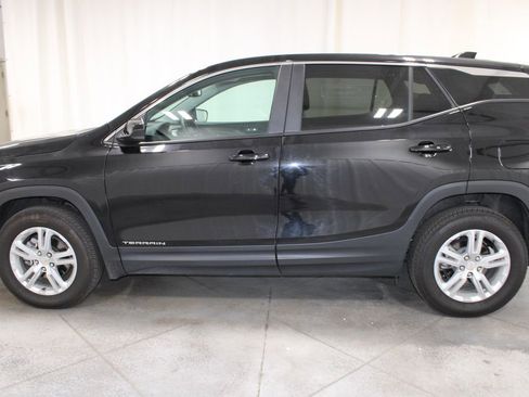 Used 2024 GMC Terrain SLE image 6