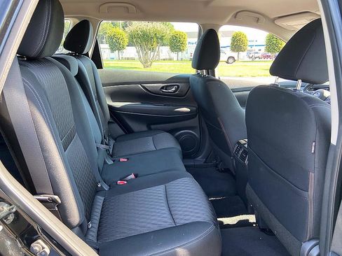 Used 2018 Nissan Rogue S FWD image 18