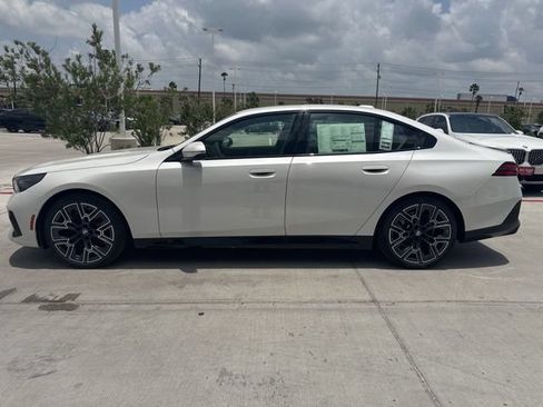 New 2026 BMW 530i xDrive w/ M Sport Package AWD/4WD image 3