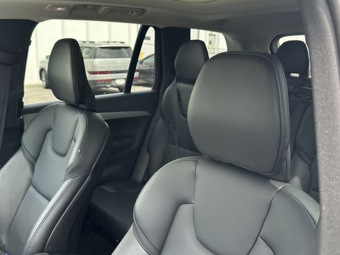 Used 2023 Volvo XC90 B5 Core w/ Protection Package Premier AWD/4WD image 18
