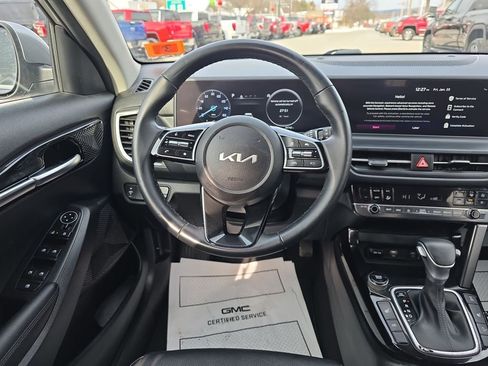 Used 2024 Kia Seltos EX image 13