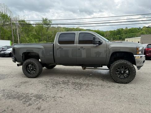 Used 2011 Chevrolet Silverado 3500 LTZ w/ Suspension Package, Off-Road AWD/4WD image 4