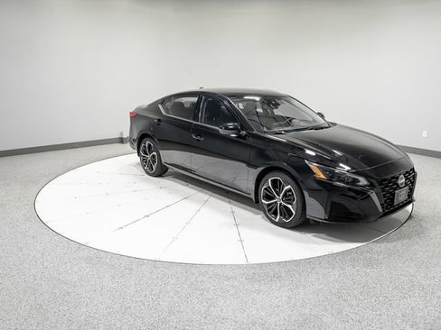 Used 2023 Nissan Altima 2.5 SR AWD/4WD image 28