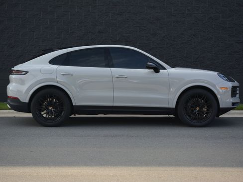Used 2025 Porsche Cayenne Coupe AWD/4WD image 8