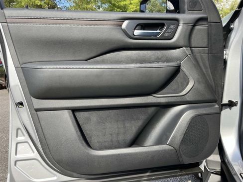 New 2026 Nissan Armada SL w/ Captain's Chari Seat Package image 10