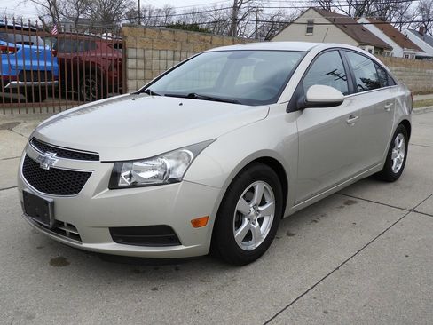 Used 2013 Chevrolet Cruze LT image 4