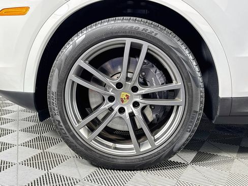 Used 2022 Porsche Cayenne Platinum Edition AWD/4WD image 32