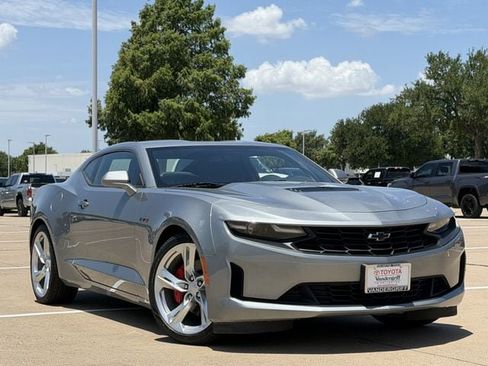 Used 2023 Chevrolet Camaro LT RWD image 2