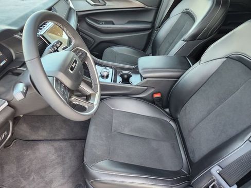 New 2025 Jeep Grand Cherokee Altitude image 8