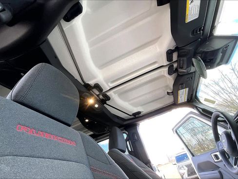 Used 2025 Jeep Gladiator Rubicon w/ Convenience Group image 13