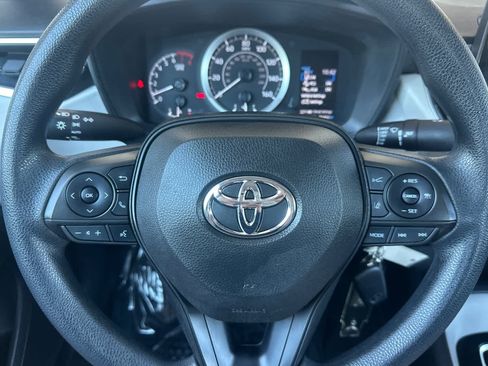 Used 2022 Toyota Corolla LE FWD image 21