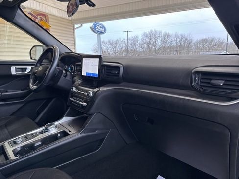 Used 2020 Ford Explorer XLT image 24