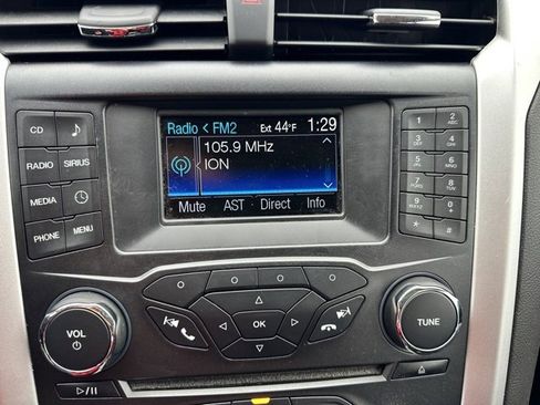 Used 2015 Ford Fusion SE image 15