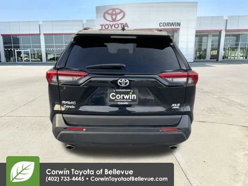 Used 2019 Toyota RAV4 XLE Premium image 4
