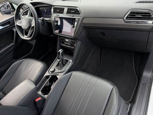 Used 2023 Volkswagen Tiguan SE image 22