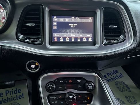 Used 2019 Dodge Challenger SXT image 21