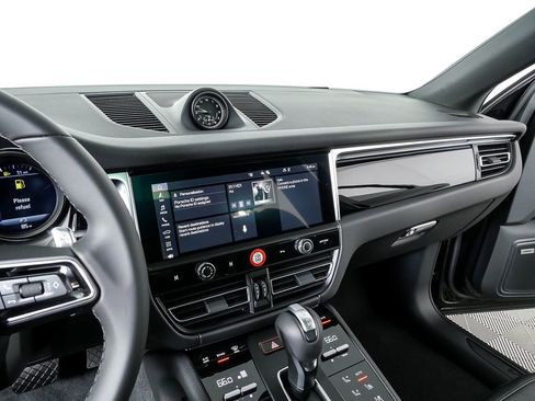 New 2026 Porsche Macan AWD/4WD image 13