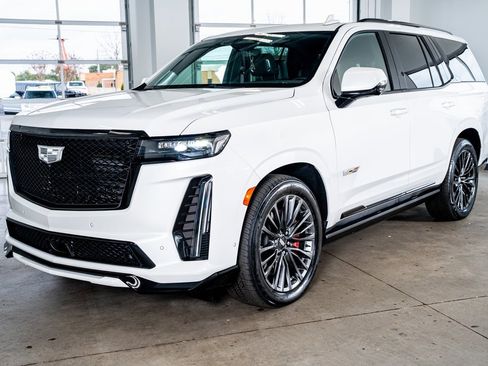 Used 2023 Cadillac Escalade V w/ LPO, ONYX Package image 11