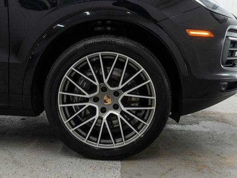 Used 2023 Porsche Cayenne Platinum Edition AWD/4WD image 39