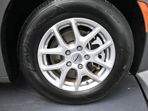 Used 2025 Chrysler Pacifica Select FWD image 32