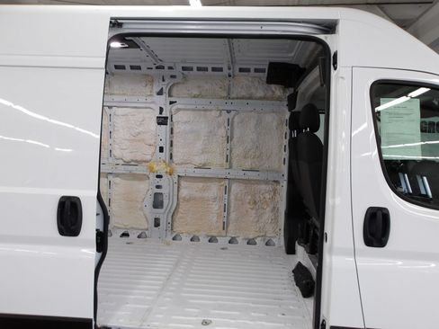 Used 2024 RAM ProMaster 2500 w/ Convenience Group FWD image 14