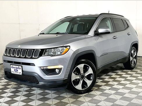 Used 2018 Jeep Compass Latitude w/ Cold Weather Group image 2