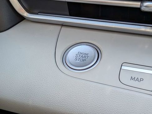 Used 2025 Hyundai Elantra Limited FWD image 25