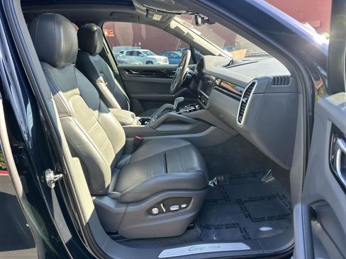 Used 2021 Porsche Cayenne image 14