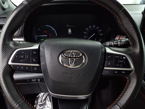 Certified 2024 Toyota Sienna XSE w/ XSE Plus Package FWD image 12
