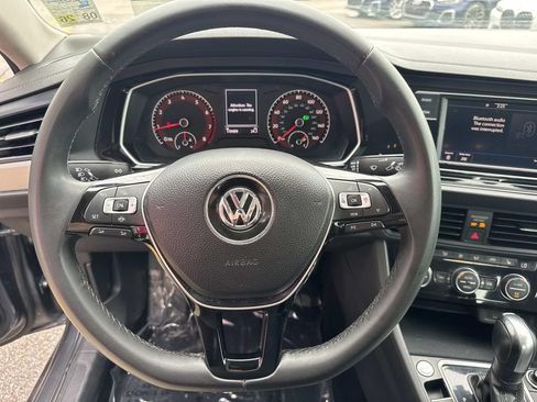 Used 2020 Volkswagen Jetta SE FWD image 23