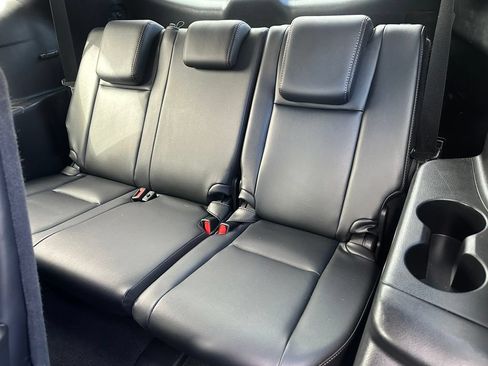 Used 2017 Toyota Highlander XLE AWD/4WD image 12