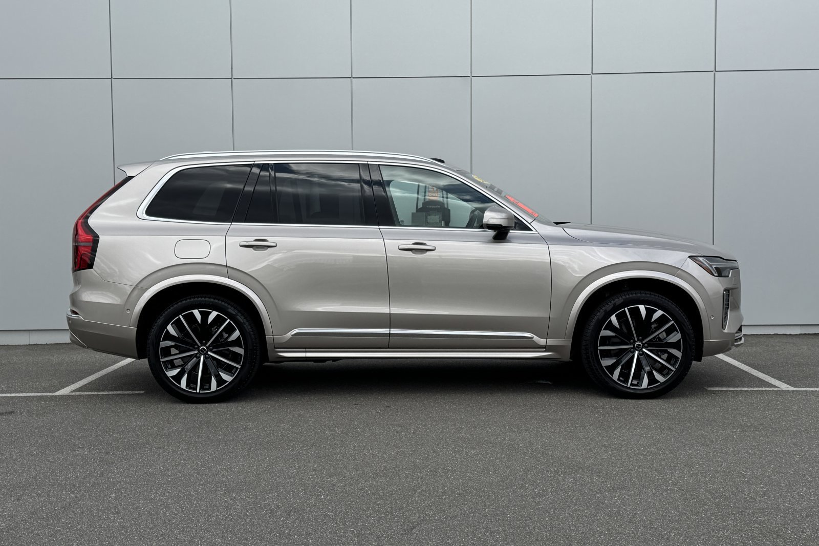 Used 2026 Volvo XC90 T8 Plus w/ Protection Package Premier AWD/4WD image 6