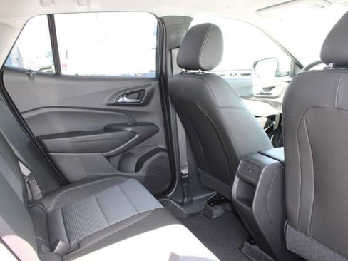Used 2025 Chevrolet Trax LT w/ Driver Confidence Package image 6
