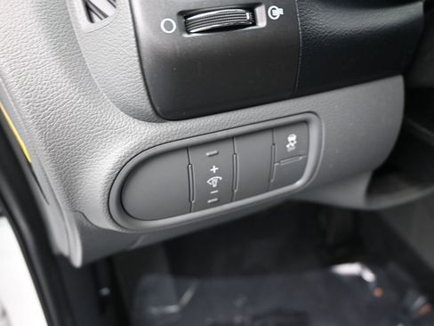 Used 2018 Kia Forte LX w/ LX Rear Camera Package image 12