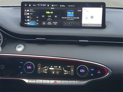 Used 2023 Genesis GV70 2.5T w/ Advanced Package image 16