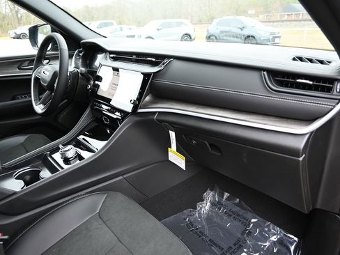 New 2026 Jeep Grand Cherokee Altitude image 22