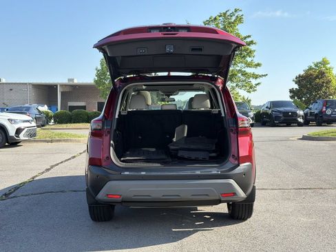 Used 2023 Nissan Rogue SV w/ SV Premium B Package FWD image 14