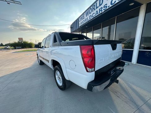 Used 2005 Chevrolet Avalanche Z66 w/ Sun And Sound Package image 3