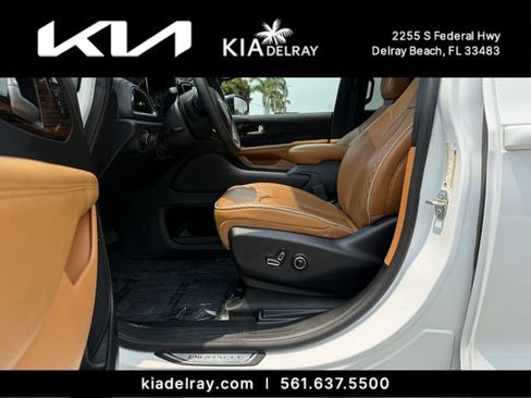Used 2023 Chrysler Pacifica Pinnacle FWD image 18